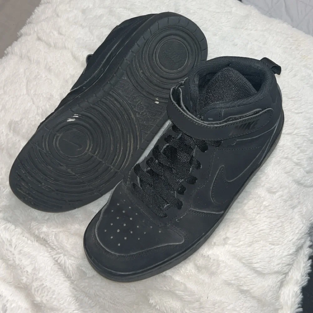 Nike Men's Black High-Top Sneakers with Strap